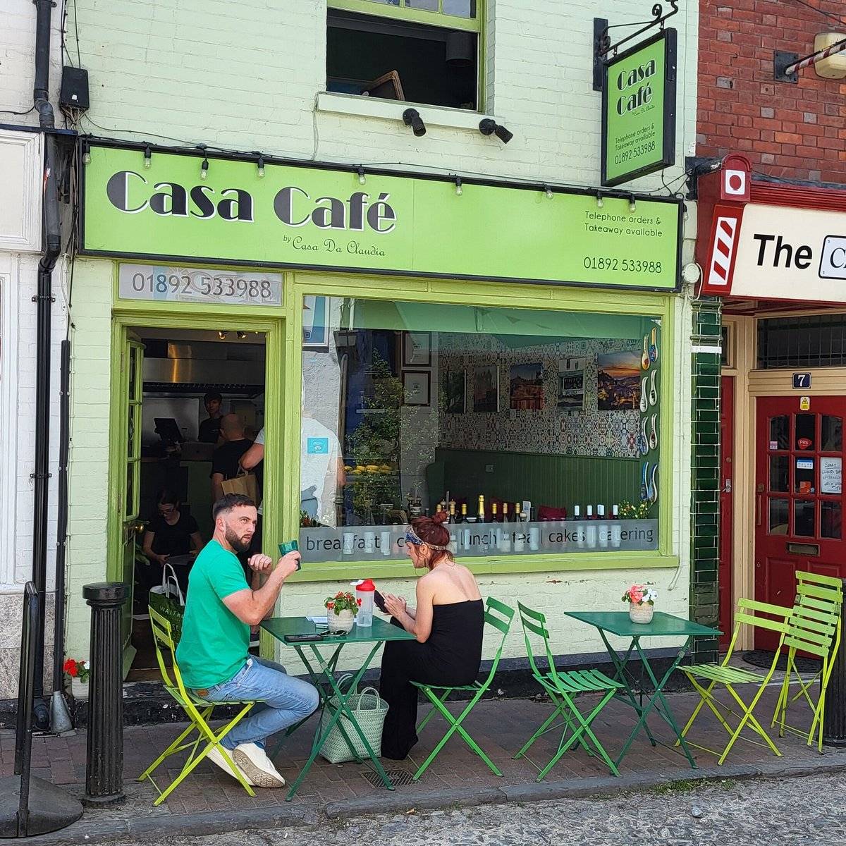 Small restaurant frontage