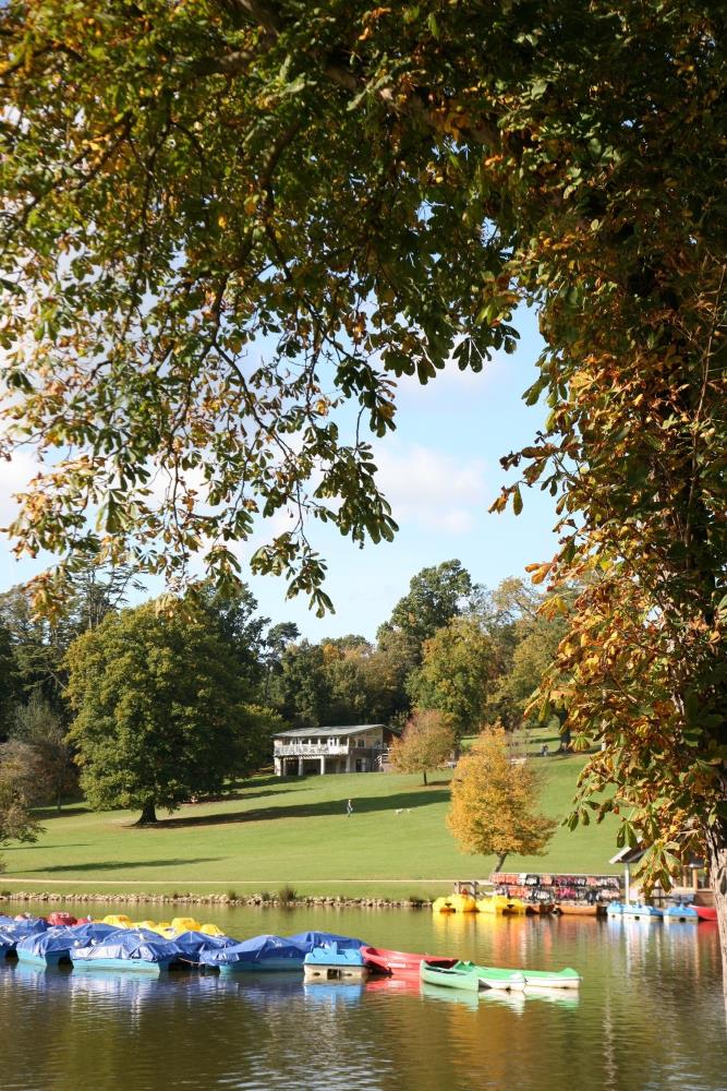 Dunorlan Cafe from across the lake