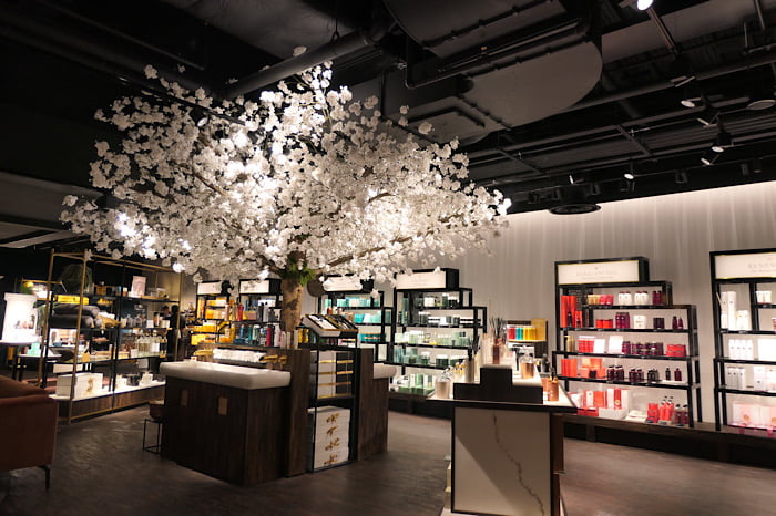 Rituals RTW Interior of cosmetics shop