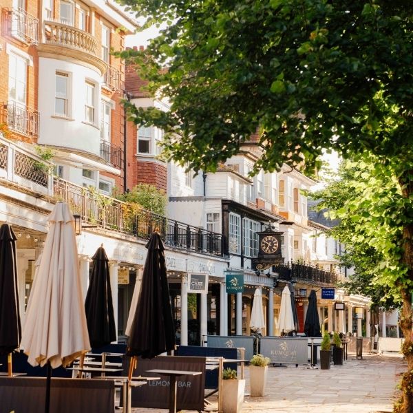the-pantiles-cafes Frontage of the ivy restaurant