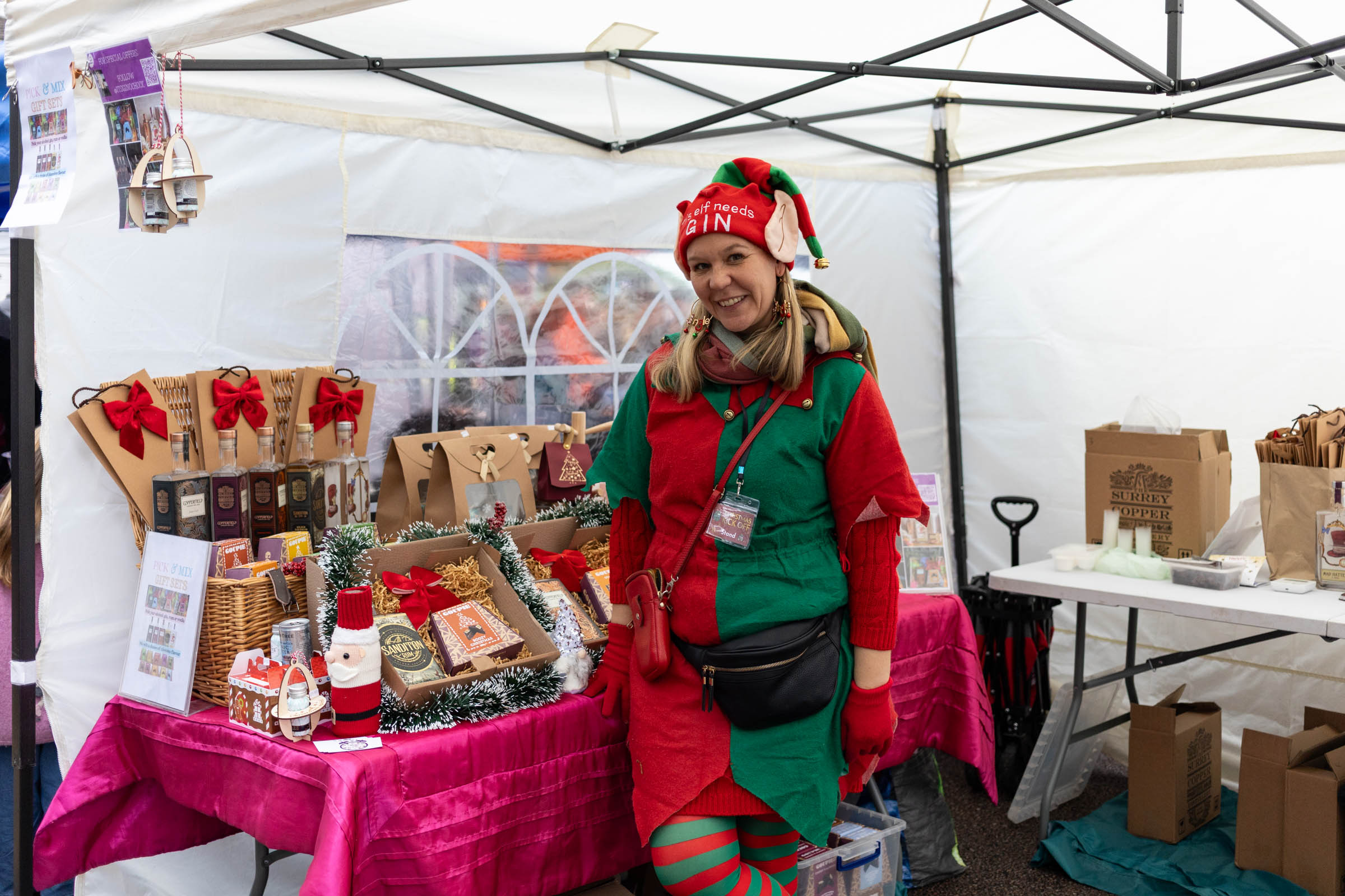 224-John Knight – RTWT Christmas – 15.11.25 – WEB-7422 Christmas Gift Stall