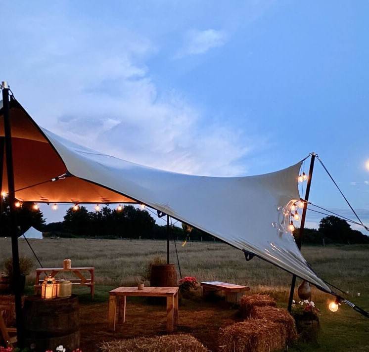 aracol- glamping-site-during-sunset