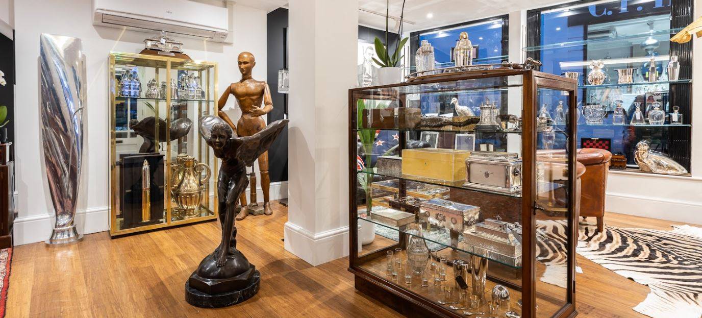 Pushkin Antiques interior